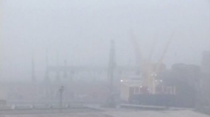 Porturile Constanţa Nord şi Constanţa-Sud Agigea, închise de ceaţă